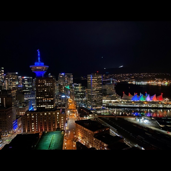 Meet your Posher, Naia - Picture 1 of 1